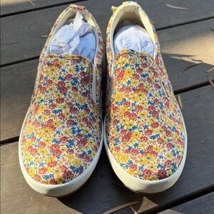 NWT: Taos Floral Slip-Ons